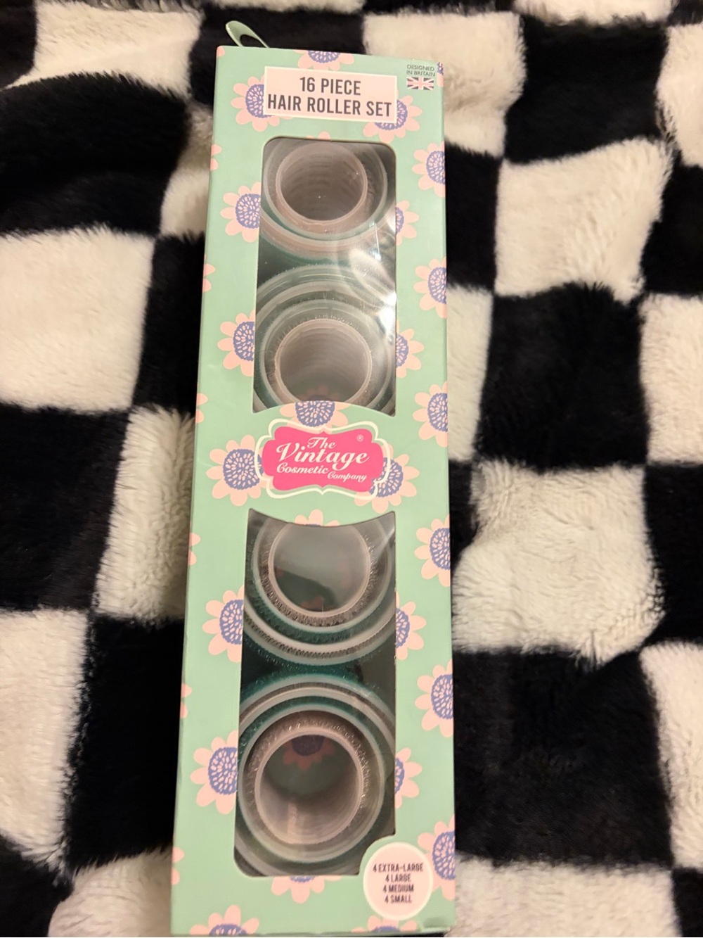 The Vintage Cosmetic Company 16-Piece Hair Roller Set